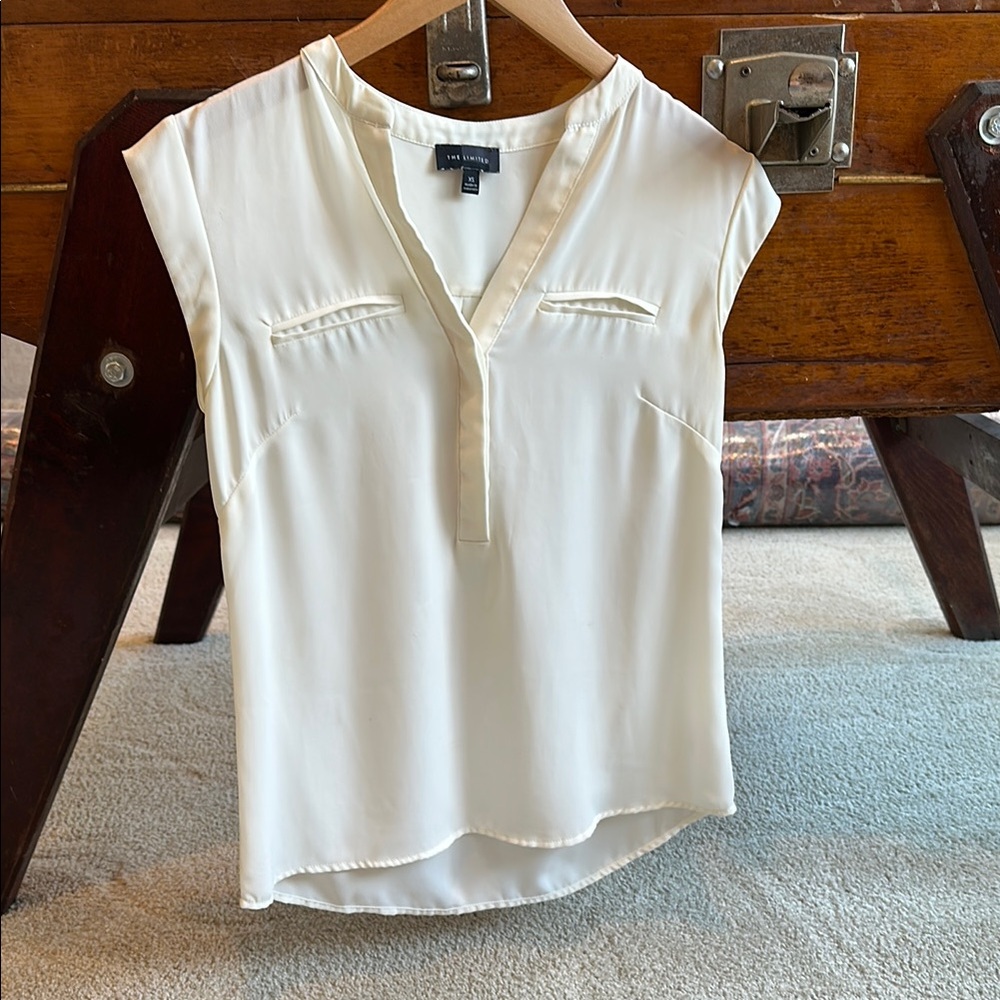 Women’s cream cap sleeve top